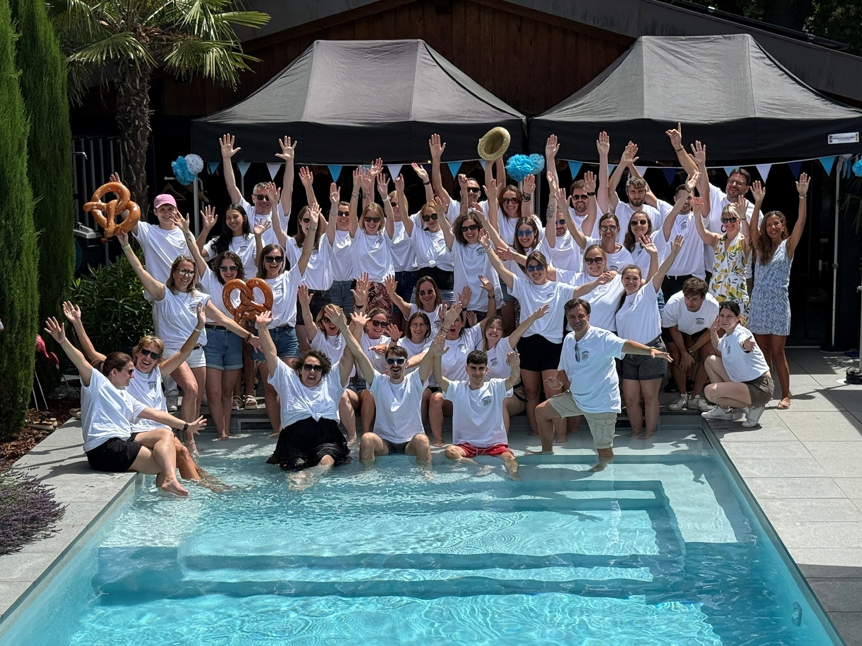 équipe Adexia avec leur T-shirt brodé